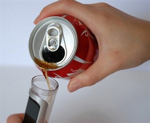  Điện thoại sử dụng năng lượng từ Coca