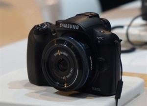 Samsung NX100 và NX11 lộ diện tại CES