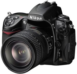 Nikon D7000 là DSLR đầu tiên hỗ trợ thẻ SD chuẩn UHS-I 