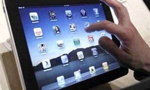 Khoảng 600,000 đến 700,000 iPad được bán trong ngày đầu tiên