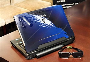 Laptop 3D của Asus "khoe dáng"