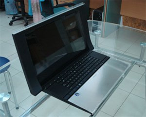 Mở hộp laptop đắt nhất VN giá trên 80 triệu đồng