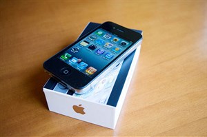 iPhone 4 được xem là đáng tin cậy hơn BlackBerry