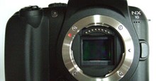 Samsung NX10 lộ diện với thân máy và ống kính 30mm