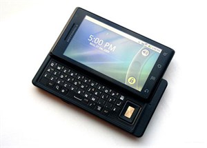 Thực tế Motorola Droid bản GSM