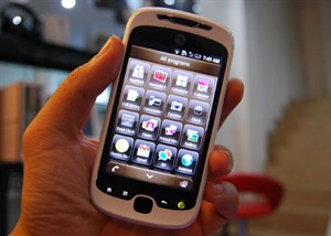 Điện thoại HTC myTouch 3G với bàn phím trượt