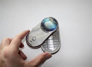 'Đập hộp' Motorola Aura