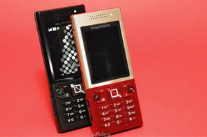 Sony Ericsson T700 phiên bản đỏ và đen