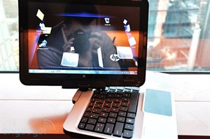 HP ra netbook màn hình cảm ứng