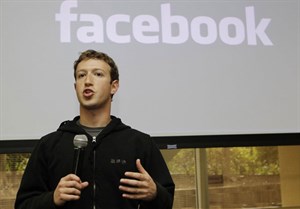 Trang mạng xã hội của ông chủ Facebook bị tấn công