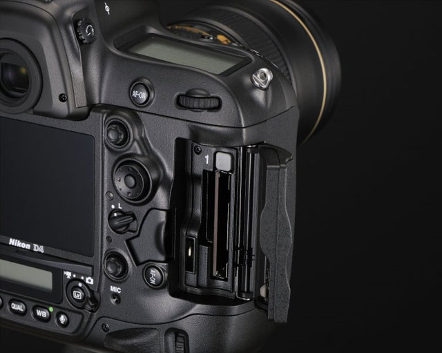 Máy nổi bật với khả năng hỗ trợ thẻ nhớ XQD mới nhất.