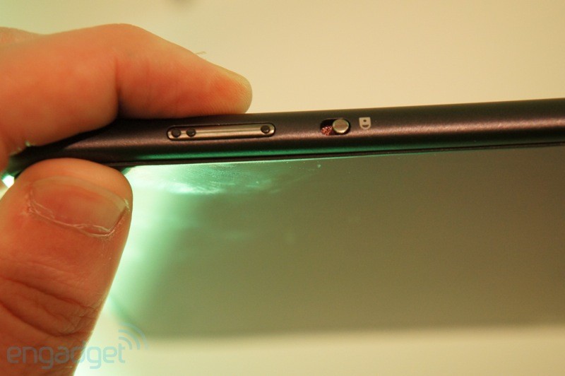 Ảnh thực tế Iconia Tab A700 lõi tứ