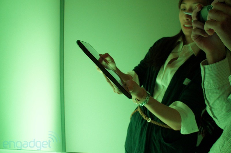 Ảnh thực tế Iconia Tab A700 lõi tứ