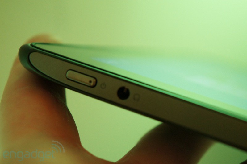 Ảnh thực tế Iconia Tab A700 lõi tứ