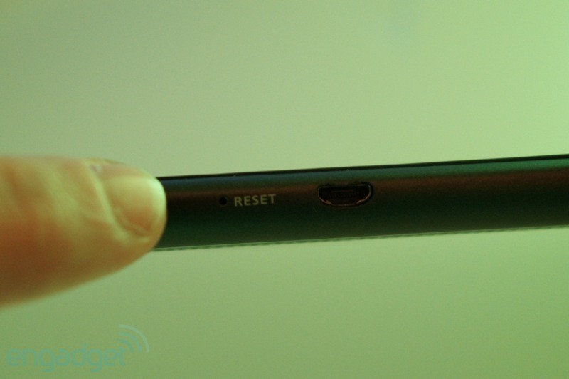 Ảnh thực tế Iconia Tab A700 lõi tứ