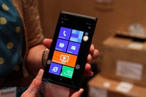 Hãng Nokia chính thức trình làng mẫu Lumia 900
