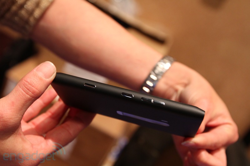 Hãng Nokia chính thức trình làng mẫu Lumia 900