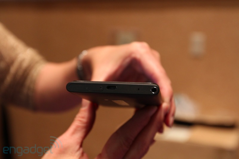 Hãng Nokia chính thức trình làng mẫu Lumia 900