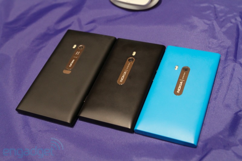 Hãng Nokia chính thức trình làng mẫu Lumia 900