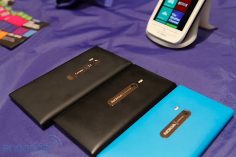 Hãng Nokia chính thức trình làng mẫu Lumia 900