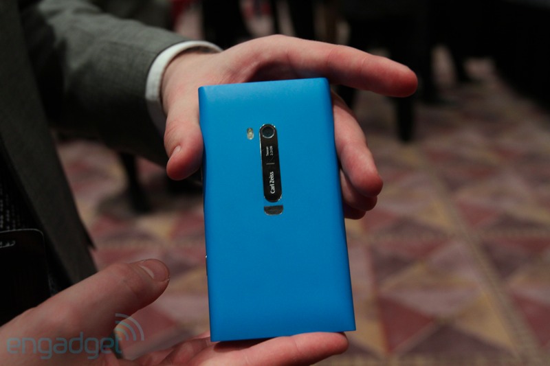 Hãng Nokia chính thức trình làng mẫu Lumia 900