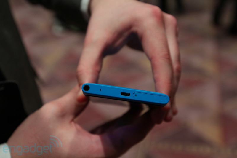 Hãng Nokia chính thức trình làng mẫu Lumia 900