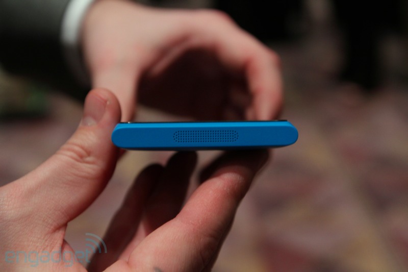 Hãng Nokia chính thức trình làng mẫu Lumia 900