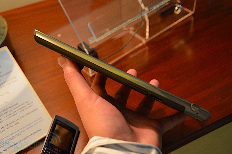 Ảnh thực tế EeePad MeMO ME171