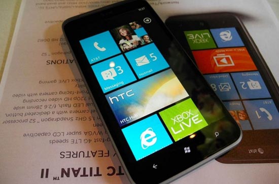 Những mẫu điện thoại đang làm nóng CES 2012