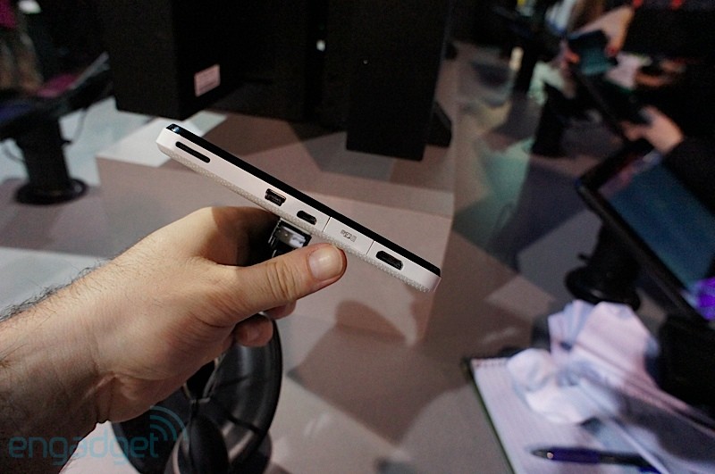 Ảnh chính thức Viewsonic e70