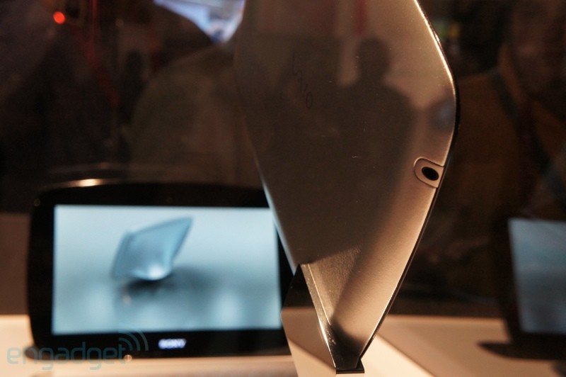 Sony Slate có khả năng kết nối với bàn phím cảm ứng không dây độc đáo.