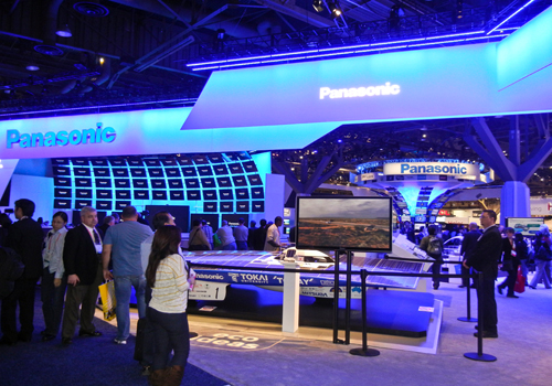 Tại CES 2012, Panasonic trình làng TV LCD LED và Plasma mới chứ không có OLED. 