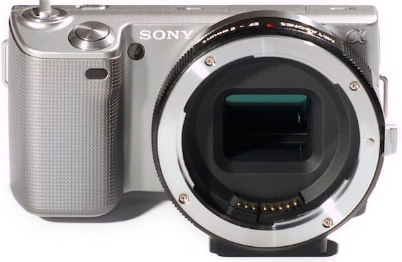 Smart adapter trên thân máy NEX.