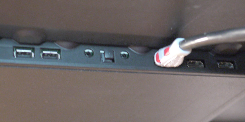 Ảnh thực tế HDTV 3D thụ động Toshiba L7200