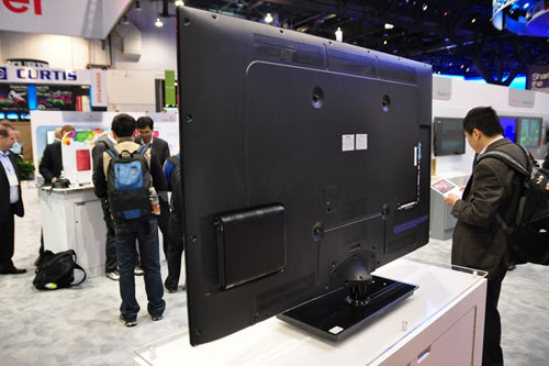 Hệ thống dây dẫn kết nối tín hiệu và nguồn điện đã được loại bỏ trên TV.