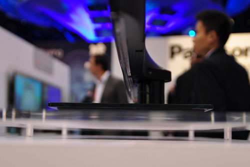 Bộ thu phát điện không dây được gắn bên trong màn hình.