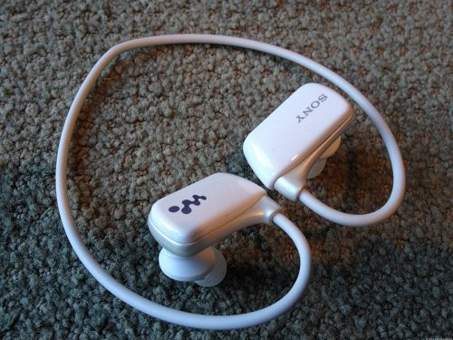 Máy nghe nhạc chống nước mới của Sony