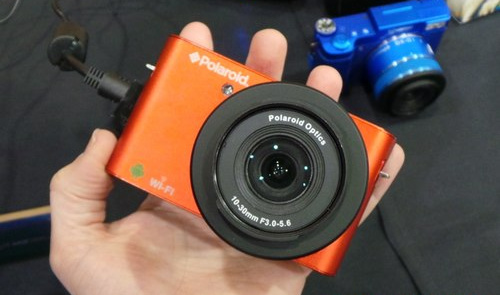 Máy ảnh thay ống kính chạy Android đầu tiên trên thế giới