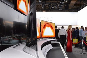 TV OLED màn hình uốn cong đầu tiên thế giới