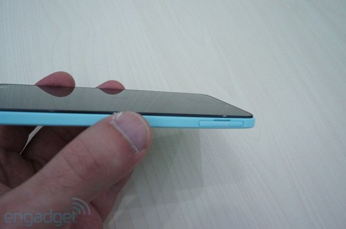 Điện thoại màn hình Full HD mỏng nhất thế giới trình làng