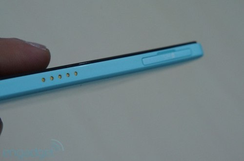 Điện thoại màn hình Full HD mỏng nhất thế giới trình làng