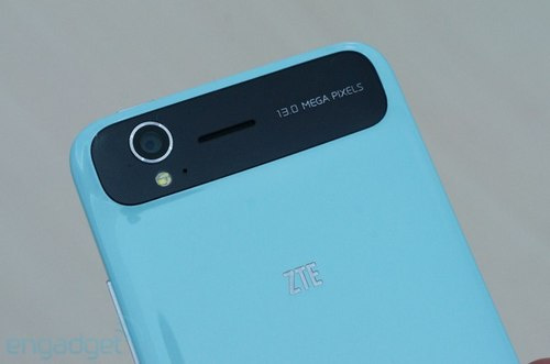 Điện thoại màn hình Full HD mỏng nhất thế giới trình làng