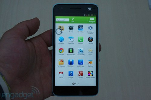 Điện thoại màn hình Full HD mỏng nhất thế giới trình làng