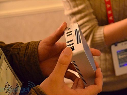 PC mini mạnh mẽ với chip Core i7 PC mini mạnh mẽ với chip Core i7