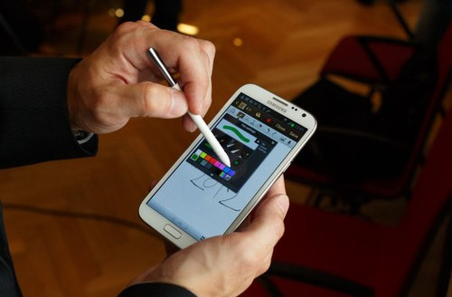 Sức hút của iPhone với giới trẻ không còn mạnh Sức hút của iPhone với giới trẻ không còn mạnh