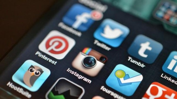 Những chiêu kiếm tiền của Facebook