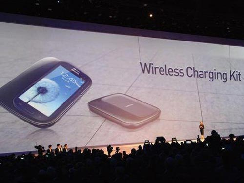 Galaxy S IV hỗ trợ sạc không dây Qi với bộ sạc bán riêng Galaxy S IV hỗ trợ sạc không dây Qi với bộ sạc bán riêng