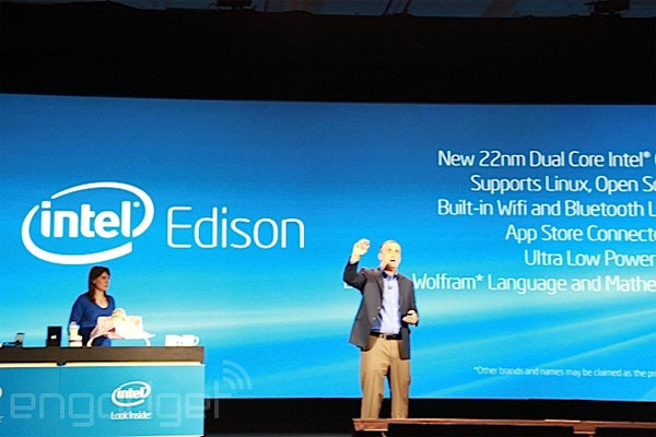 Intel giới thiệu máy tính nhỏ bằng 1 chiếc thẻ nhớ