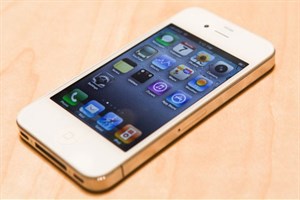 iPhone 4 là điện thoại được mua bán nhiều nhất năm 2013