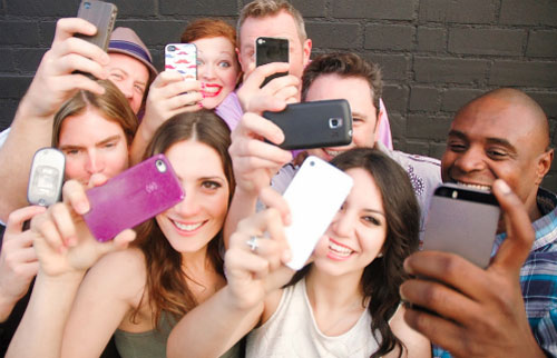 Ngày càng có nhiều smartphone được thiết kế dành cho những người thích chụp ảnh selfie Chụp ảnh selfie